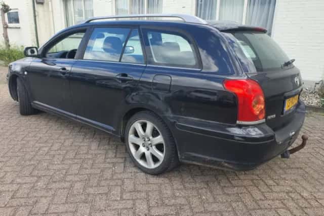 Toyota Avensis (2003) thumbnail 4