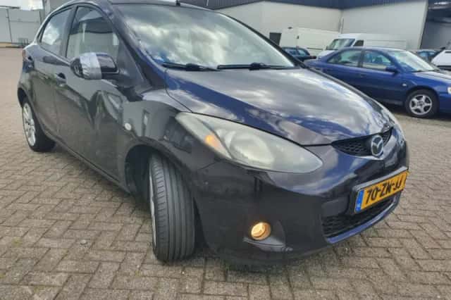Mazda 2 (2008) thumbnail 2