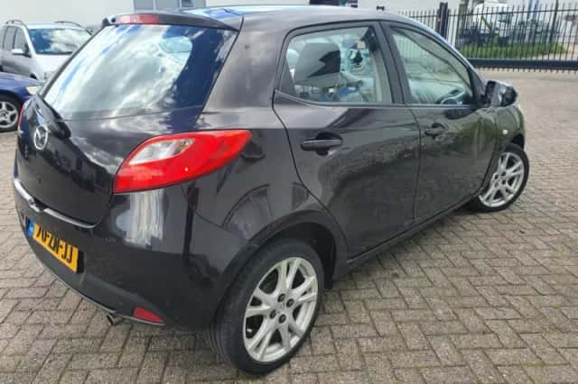Mazda 2 (2008) thumbnail 3