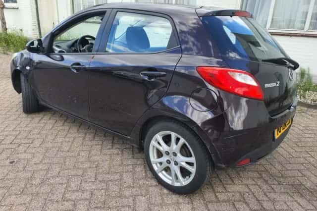 Mazda 2 (2008) thumbnail 4