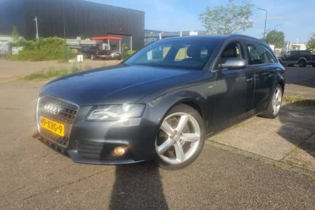Audi A4 (2010) thumbnail 1