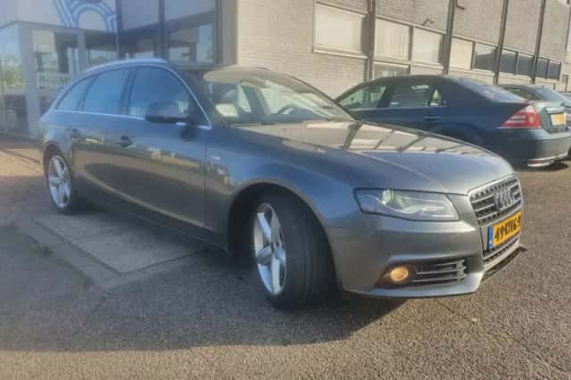 Audi A4 (2010) thumbnail 2