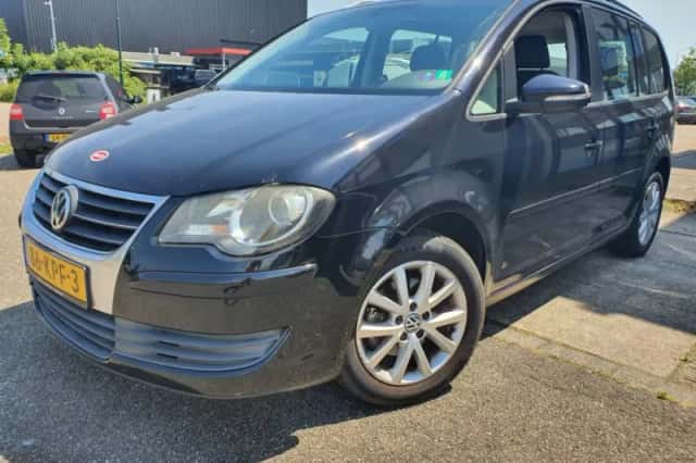 Volkswagen Touran (2010) thumbnail 1