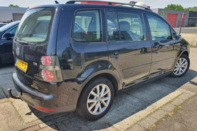 Volkswagen Touran (2010) thumbnail 3