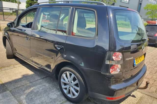 Volkswagen Touran (2010) thumbnail 4