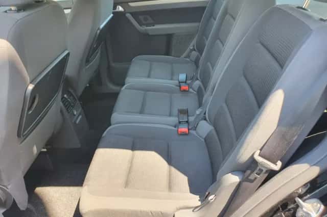 Volkswagen Touran (2010) thumbnail 5