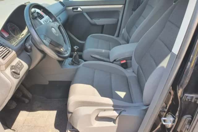 Volkswagen Touran (2010) thumbnail 6