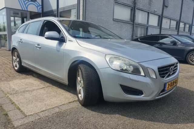 Volvo V60 (2013) thumbnail 2