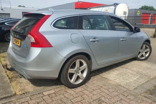Volvo V60 (2013) thumbnail 3