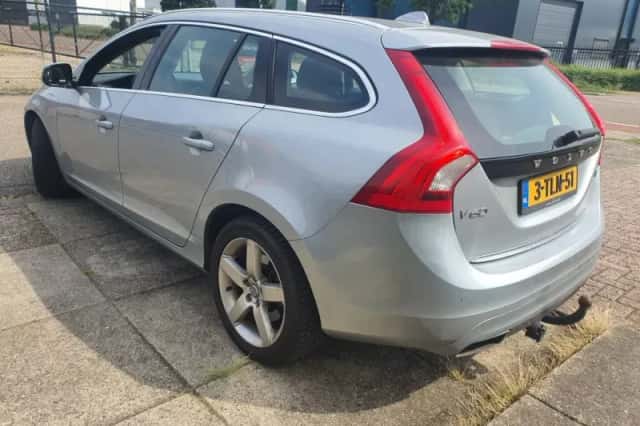 Volvo V60 (2013) thumbnail 4