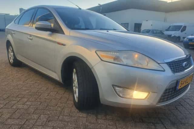 Ford Mondeo (2010) thumbnail 2