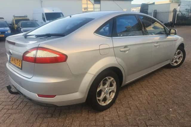 Ford Mondeo (2010) thumbnail 3