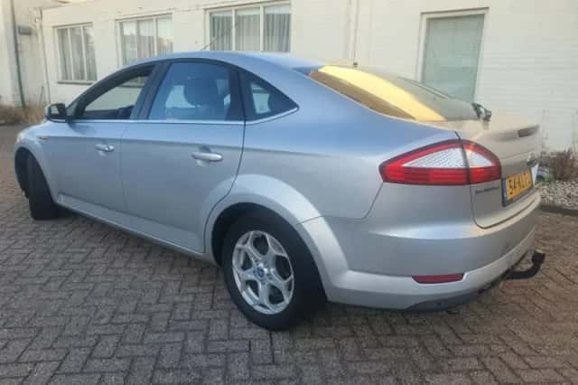 Ford Mondeo (2010) thumbnail 4
