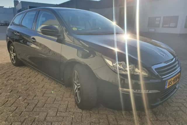 Peugeot 308 (2015) thumbnail 2