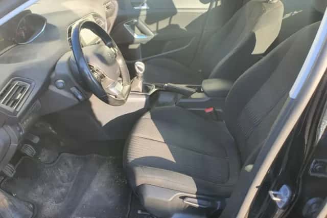 Peugeot 308 (2015) thumbnail 6
