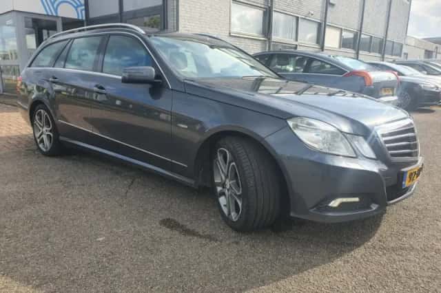 Mercedes-Benz E-Klasse (2010) thumbnail 2