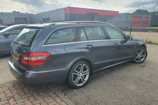 Mercedes-Benz E-Klasse (2010) thumbnail 3