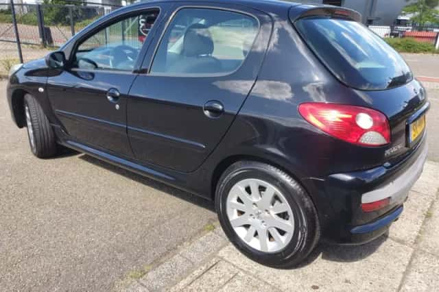 Peugeot 206+ (2009) thumbnail 4