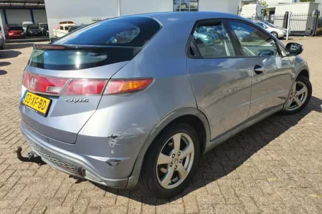 Honda Civic (2007) thumbnail 3