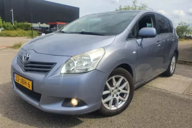Toyota Verso (2009) thumbnail 1