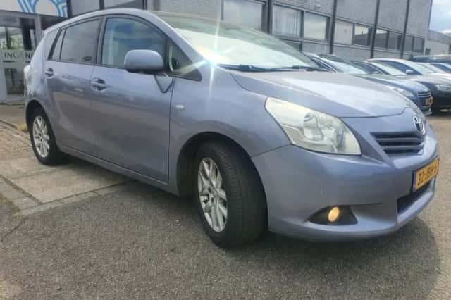 Toyota Verso (2009) thumbnail 2