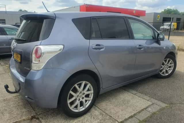 Toyota Verso (2009) thumbnail 3