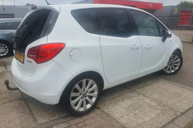Opel Meriva (2011) thumbnail 3