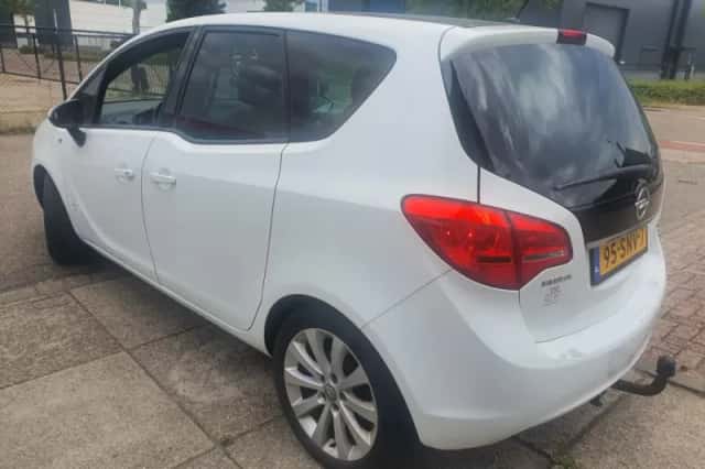 Opel Meriva (2011) thumbnail 4