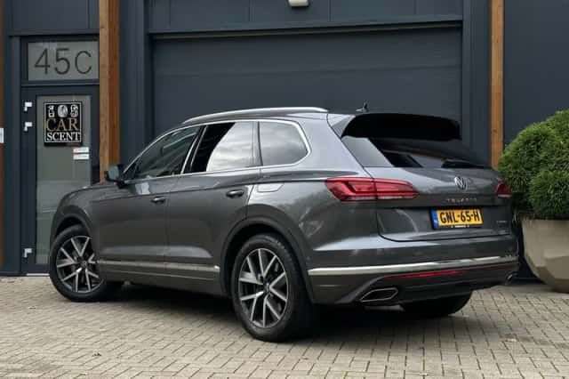 Volkswagen Touareg (2021) thumbnail 2