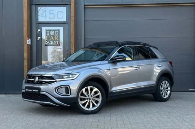 Volkswagen T-Roc (2022) thumbnail 1