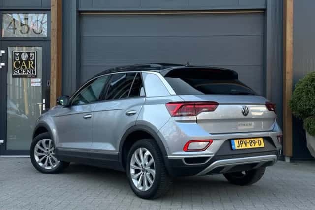 Volkswagen T-Roc (2022) thumbnail 2