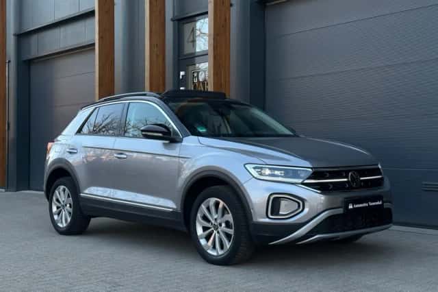Volkswagen T-Roc (2022) thumbnail 3