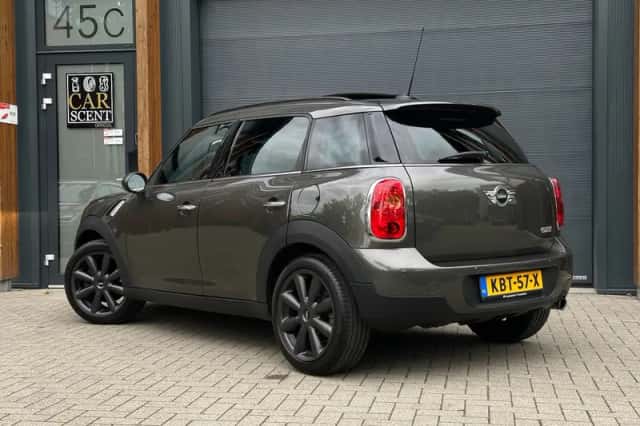 MINI Countryman (2011) thumbnail 2