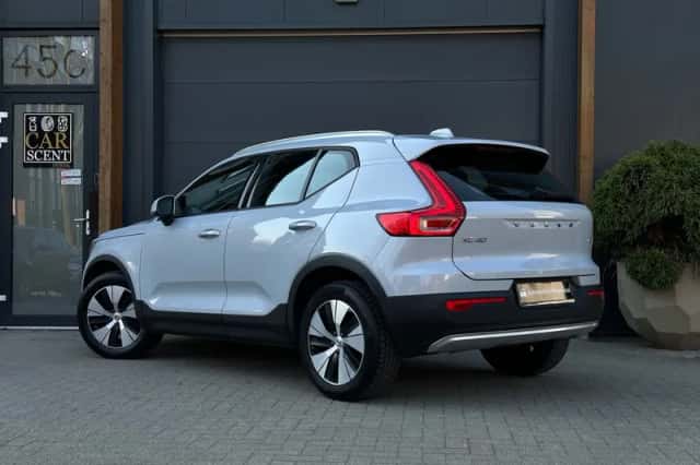 Volvo XC40 (2022) thumbnail 2