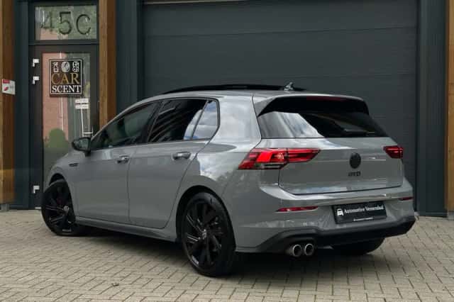 Volkswagen Golf (2023) thumbnail 2