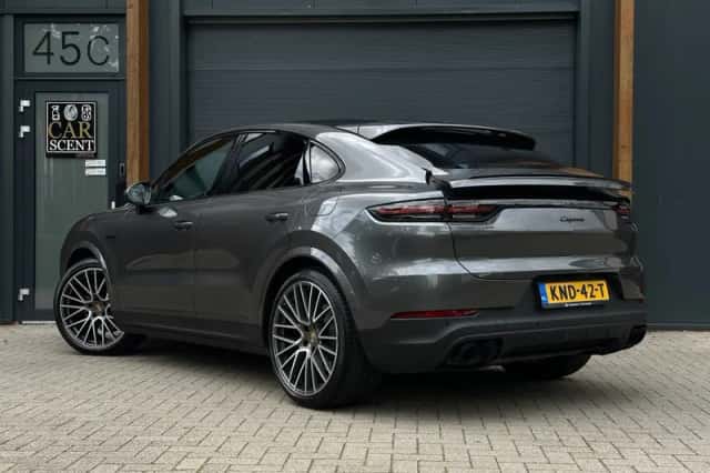 Porsche Cayenne (2020) thumbnail 2