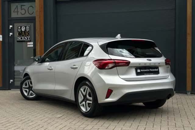 Ford Focus (2022) thumbnail 2