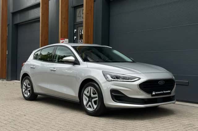 Ford Focus (2022) thumbnail 3