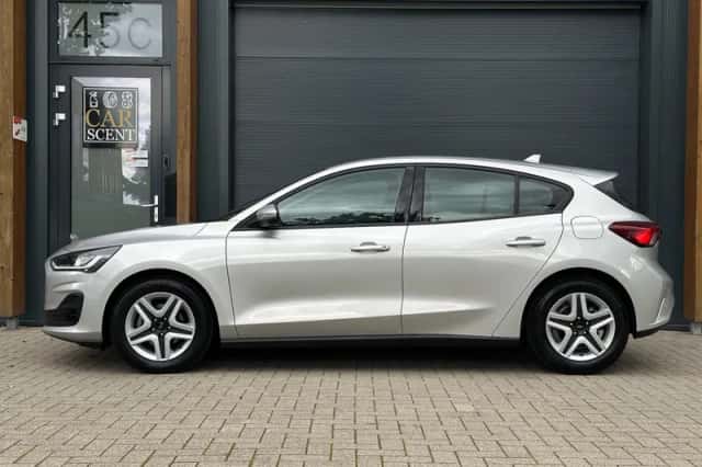 Ford Focus (2022) thumbnail 5