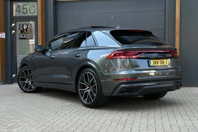 Audi Q8 (2022) thumbnail 2