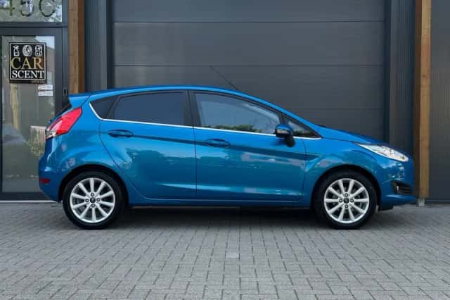 Ford Fiesta (2016) thumbnail 5
