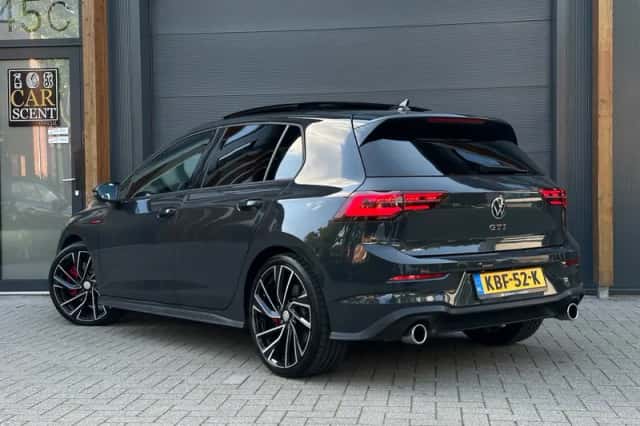 Volkswagen Golf (2021) thumbnail 2