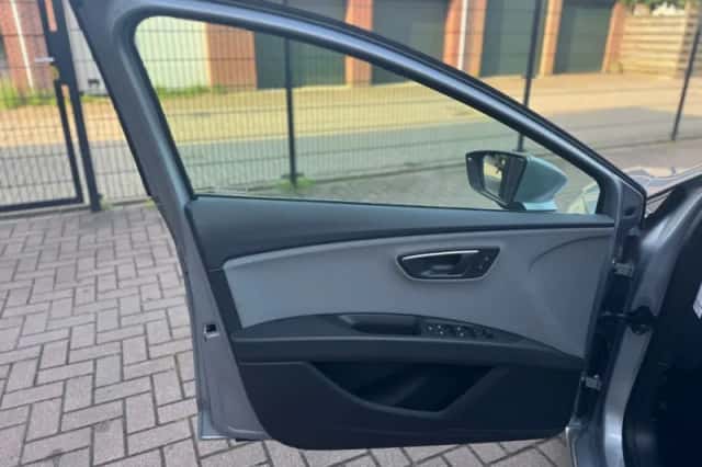 SEAT Leon (2018) thumbnail 11