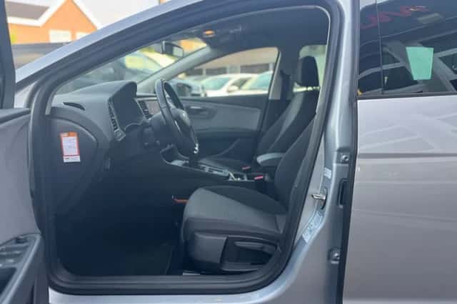 SEAT Leon (2018) thumbnail 12