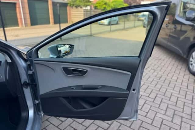 SEAT Leon (2018) thumbnail 23