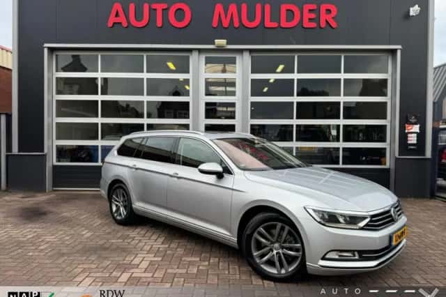Volkswagen Passat (2015) thumbnail 1