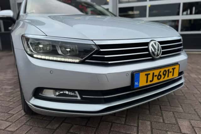 Volkswagen Passat (2015) thumbnail 12