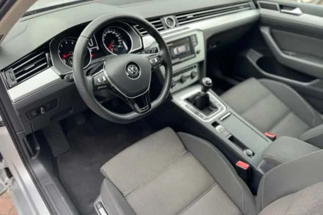 Volkswagen Passat (2015) thumbnail 15