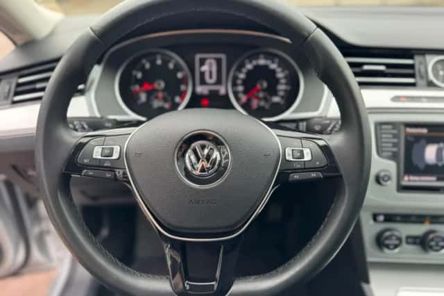Volkswagen Passat (2015) thumbnail 16