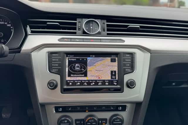 Volkswagen Passat (2015) thumbnail 18